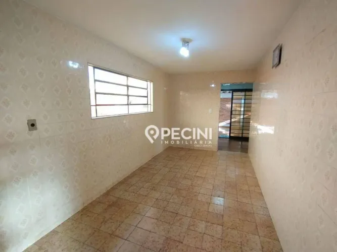 Casa com 3 quartos e salão comercial à venda na Vila Nova - Rio Claro - SP.