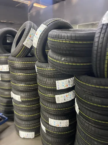 Pneus aro 13 e 14 10 X de R$33 cada montado e balanceado