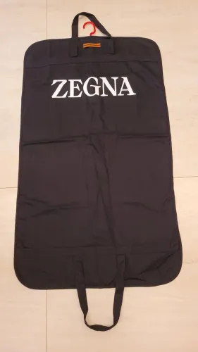 Capa de roupa Emenergildo Zigna original de tecido.