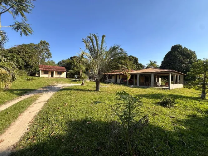 Excelente Sítio para Locação com Duas Casas e Piscina - Araruama/RJ