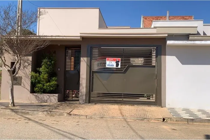 Encante-se: Casa Charmosa no Centro de Capela
