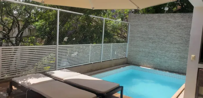 Casa de vila para venda possui 452 metros quadrados com 4 quartos