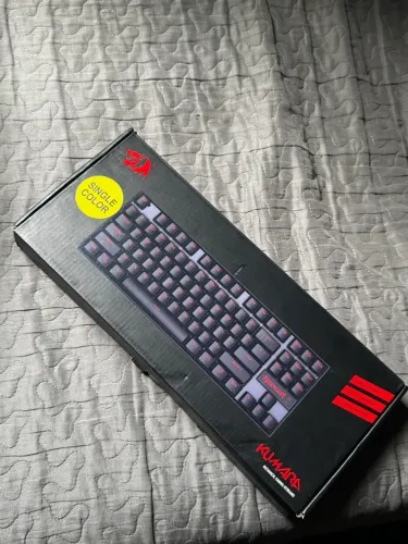 Teclado mecânico Redragon Kuamara