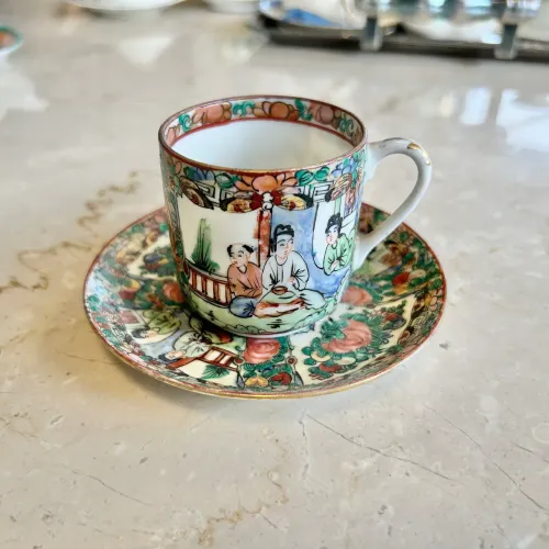 Porcelana Chinesa Vintage - Xícara de Café Decorada à Mão com Pires