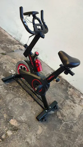 Bicicleta Ergométrica Meta Parts X11 cor Preto/Vermelho.