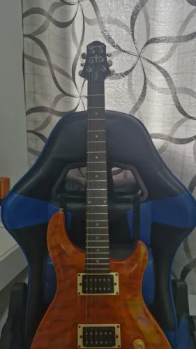 Guitarra lendária Crafter Convoy