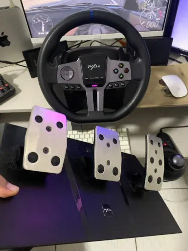 Volante gamer PXN com 3 pedais e câmbio manual