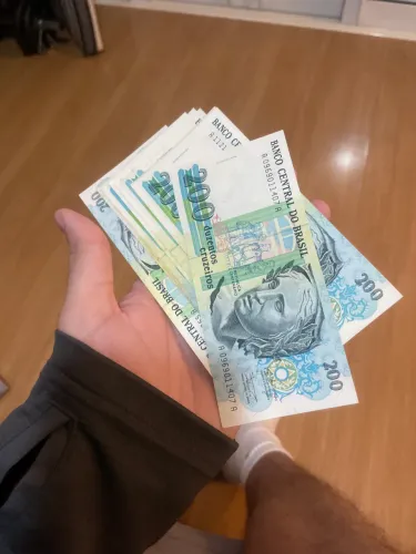 Cédulas 200 cruzeiros sem carimbo
