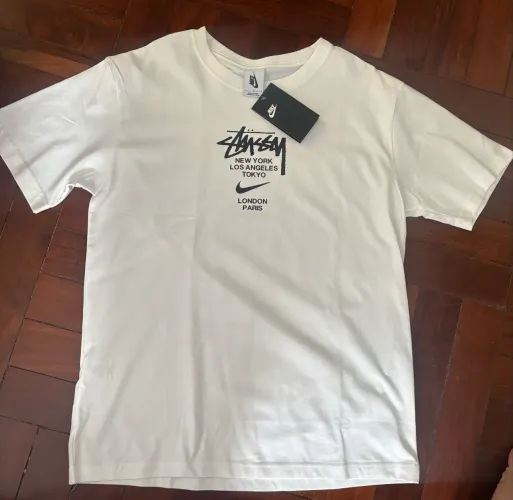 Camiseta Stussy branca nova