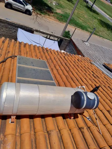 Aquecedor de água solar.