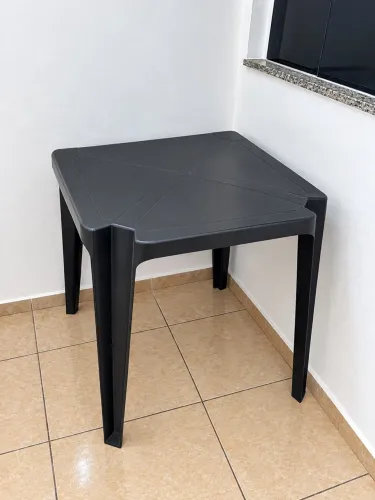 Mesa de Plástico Preta