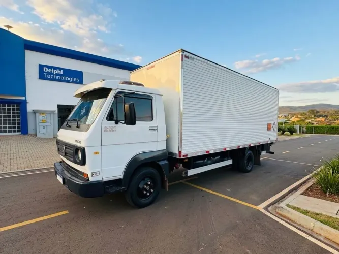 Caminhão baú volkswagen 9- 150 delivery