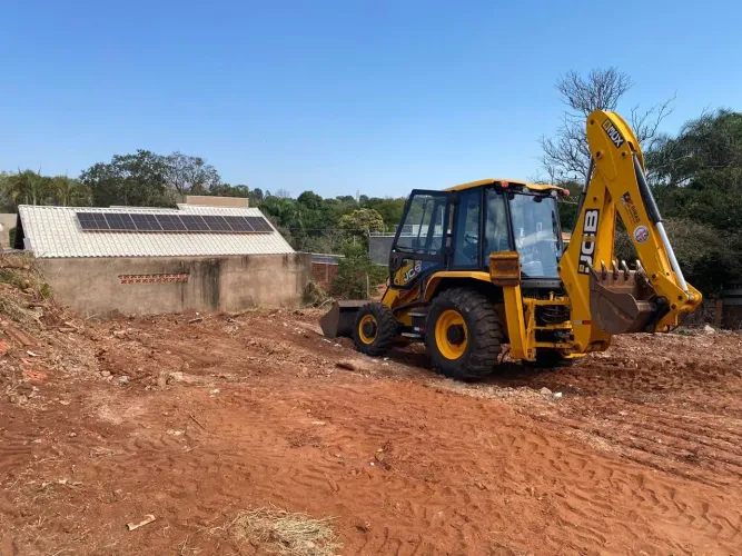 Limpeza e nivelamento de terreno