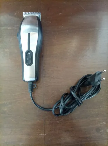 Máquina Britânia Aparador de Pelos 14w Inox 127V não Possui os Pentes) BH/MG.