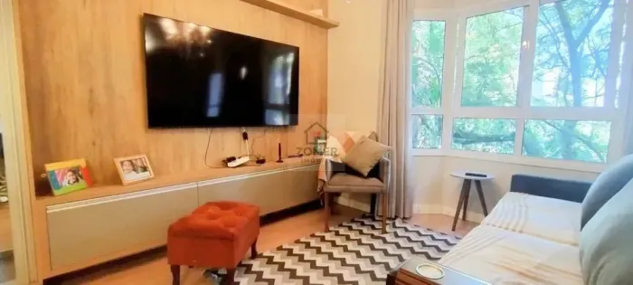Apartamento mobiliado e decorado com suíte, vaga escriturada e vista para o Guaíba Centro