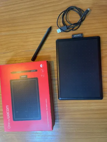 Mesa Digitalizadora One by Wacom CTL-472 (Pequena) - Ótimo Estado na Caixa