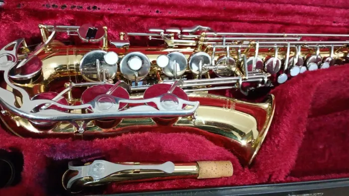 SAX ALTO YAMAHA 100 - Impecável