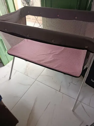Mini berço portátil