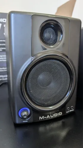 Par de Monitores de Áudio Ativos - M-Audio AV30