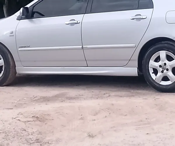 Saia Corolla em bom estado, precisando de retoques na pintura.