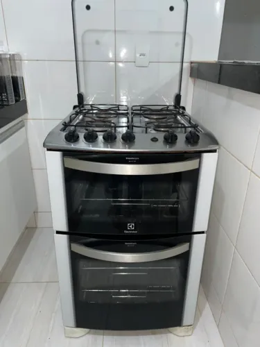 FOGÃO ELECTROLUX 4 BOCAS COM DUPLO FORNO ACENDIMENTO AUTOMÁTICO (USADO/EM BOM ESTADO)