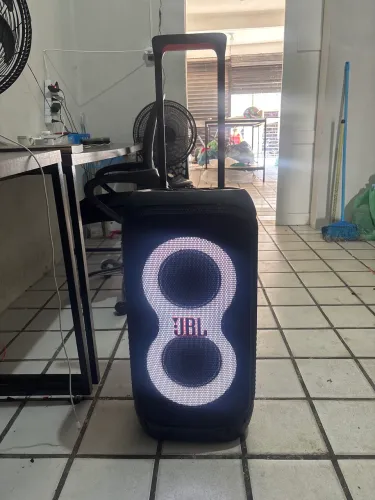 Jbl party box 320 praticamente nova, com garantia até 19/06/27