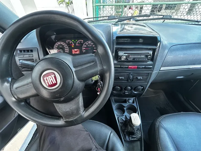 Fiat Siena HLX 1.8 MPI Flex 8V 4P 2007
