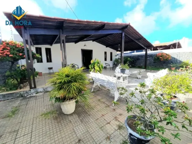 Casa em Ponta Negra com 3 quartos sendo 2 suítes