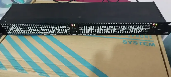 Equalizador Alesis M-Q230