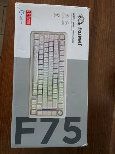 Teclado Mecânico FreeWolf F75 Branco - Sem Fio, Bluetooth e RGB