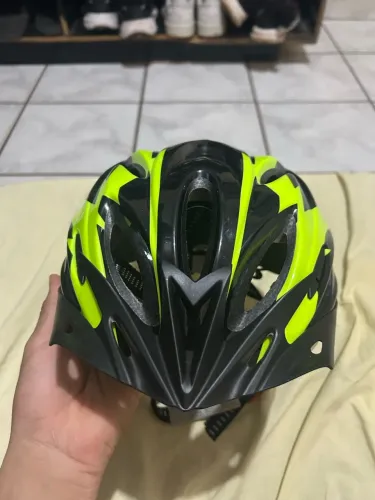Capacete novo de ciclismo nunca usado