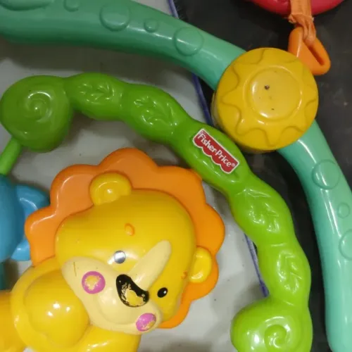 mobilie infantil colorido e com som