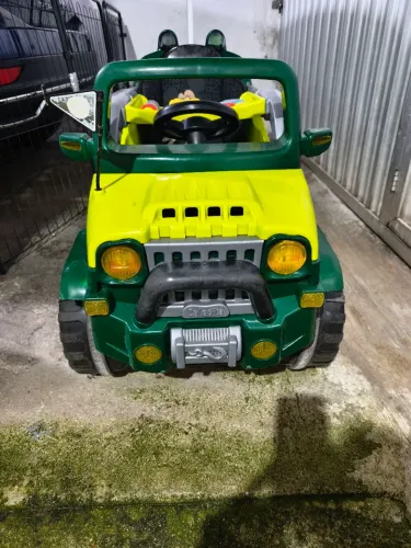 Carrinho jeep pra criança .. fala com claudio *56