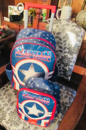 Kit mochila lancheira térmica Capital América 