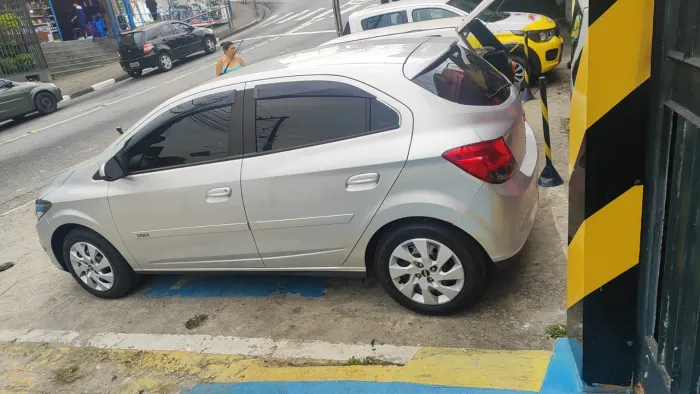 Chevrolet Onix Hatch LT 1.4 8V Flex Power Aut. 4P 2015