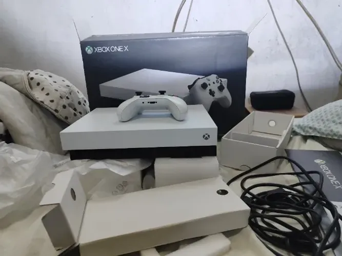 Xbox One X edição limitada branco