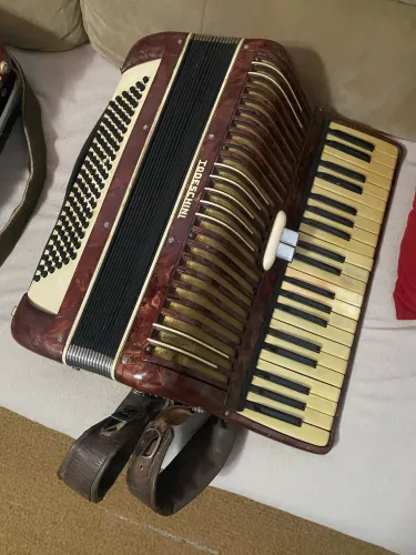 Acordeon Todeschini antigo 120 baixos funcionando - relíquia