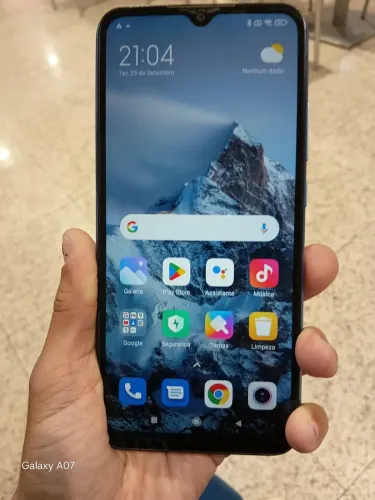 Vendo um smatfone da xiomi redmi 10 A 128 giga azul tudo funcionando perfeitamente top.