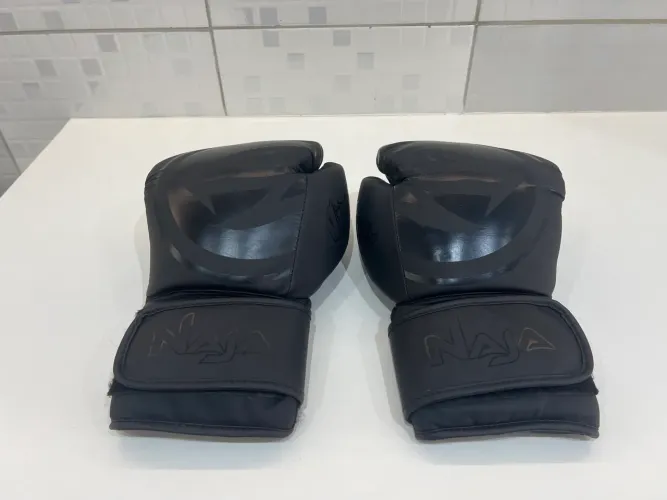 Luva de boxe/muay thai/kickboxing Naja preta