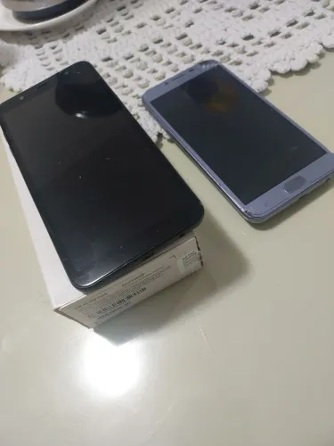 2 celulares Samsung J8 e J2  p retirada de peças. NÃO SOU TÉCNICA,  NÃO SEI O DEFEITO.. 