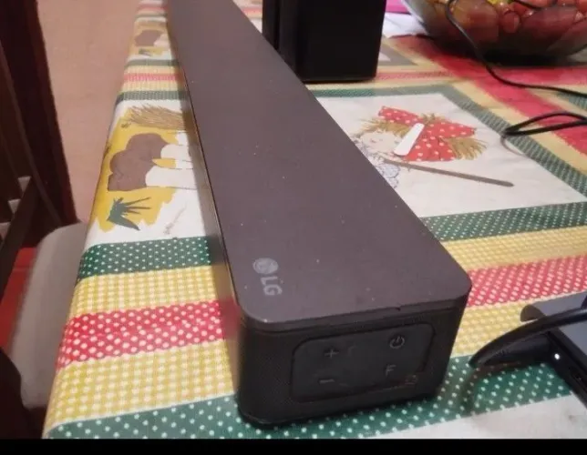 Soundbar LG SKR6K 300W - Subwoofer Wireless