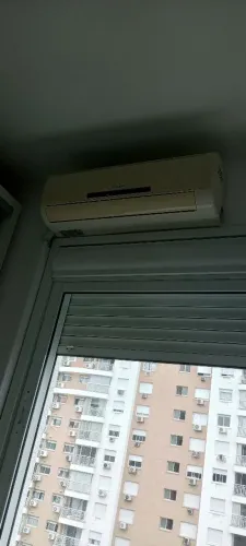 Ar Hyundai, quente e frio, funcionando, entrego desmontado com ar recolhido. Tem controle.