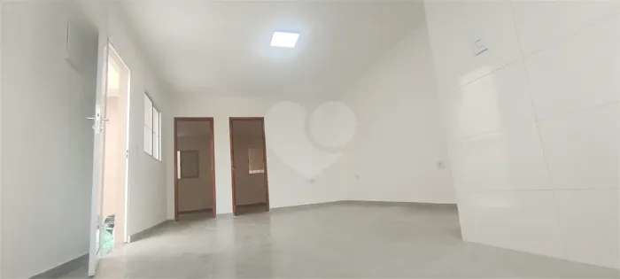 Casa para locação com 2 quartos e 1 vaga em Guarulhos