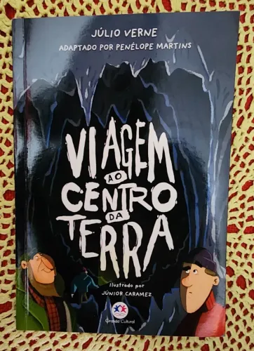 Livro Viagem ao centro da Terra - Júlio Verne (Ilustrado, novo)