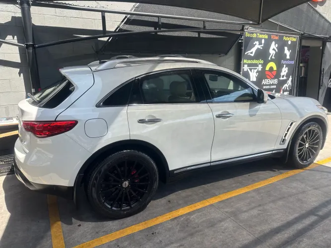 Infiniti FX 35 3.5 V6 RWD 4P Aut. 2011