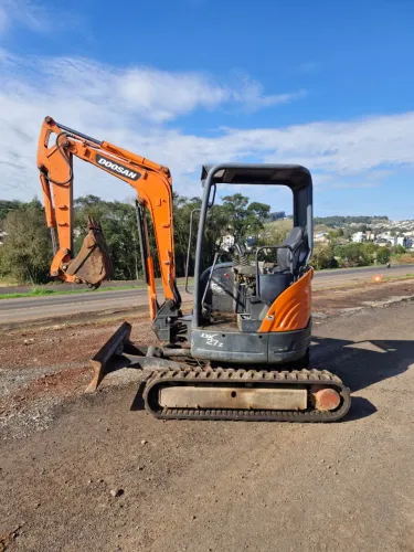 Mini Escavadeira Doosan DX27z ano 2012