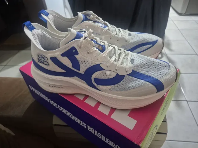 Tenis olympikus corre 4 serie 50 anos.