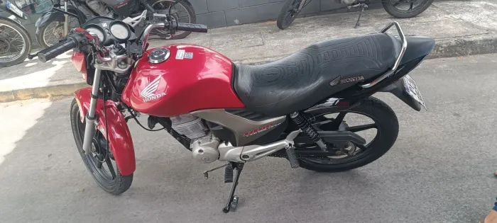 Vendo essa Titan 150 ano 2013 aceito o cartão