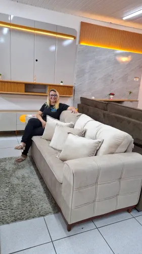 Sofa fixo 2.30 com molas no assento estrutura e pés em madeira maciça 
