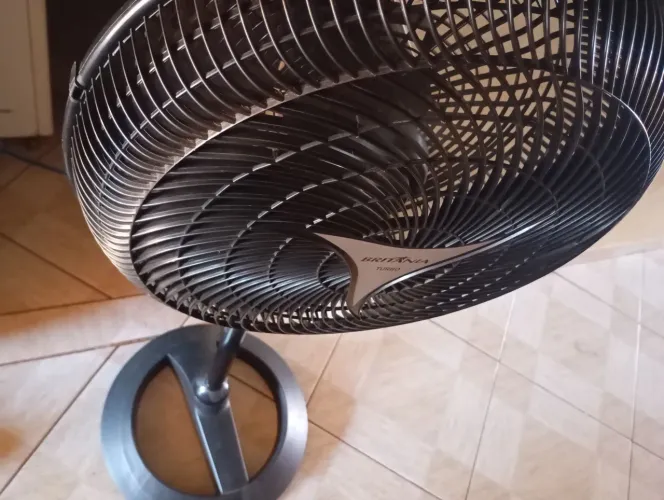 ventilador de coluna 40 cm Britânia! Leia a descrição.